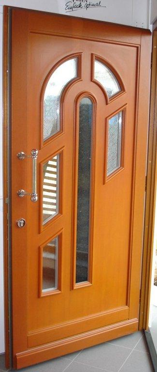 Holzhaustür mit sechs Lichtausschnitten