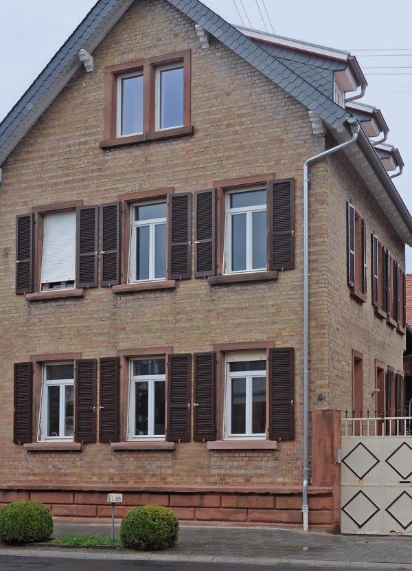 Einbau Holzfenster in weiß mit Klappläden 